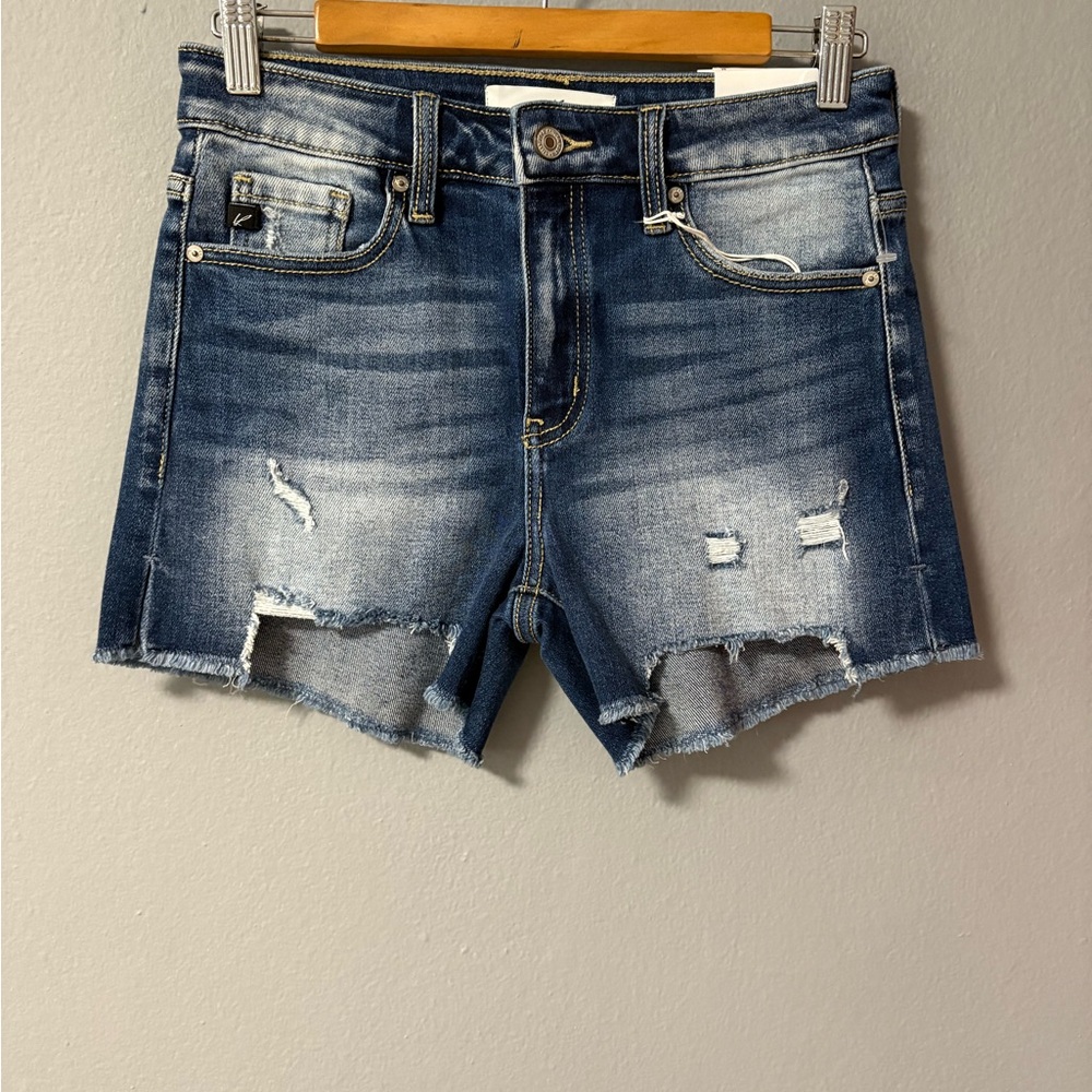 NWT KanCan Hazel high rise denim distressed shorts. Size Medium